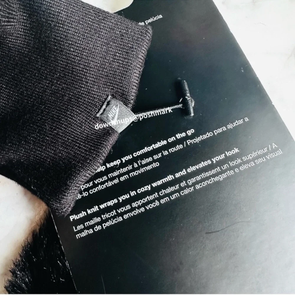 Nike Plush Knit Logo Mittens